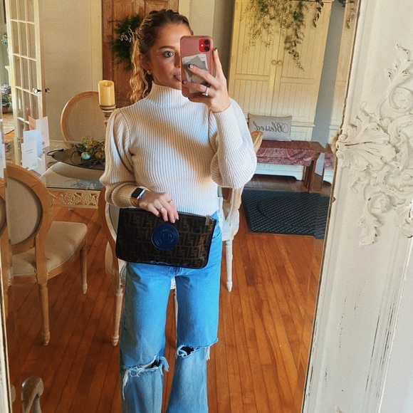 Meet your Posher, Victoria - Picture 2 of 3